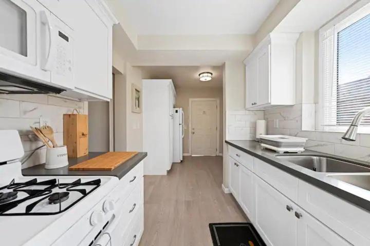 Spacious Centrally Located New 2 Bedroom Property! Inglewood Extérieur photo